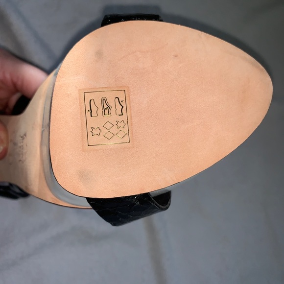 BeBe toe strap cross Ankle clasp in Lilac. Blk. Wt - Picture 6 of 7